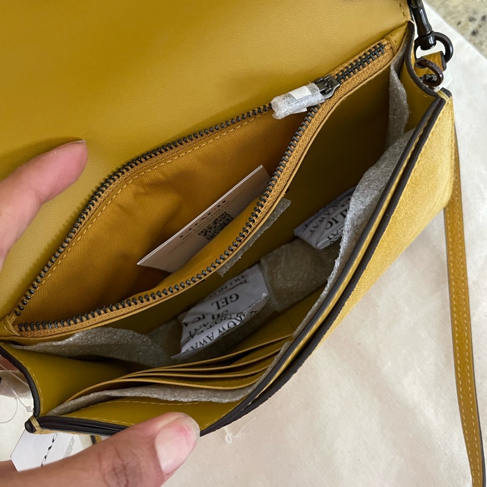 New coach leather crossbody - Picture 6 of 10